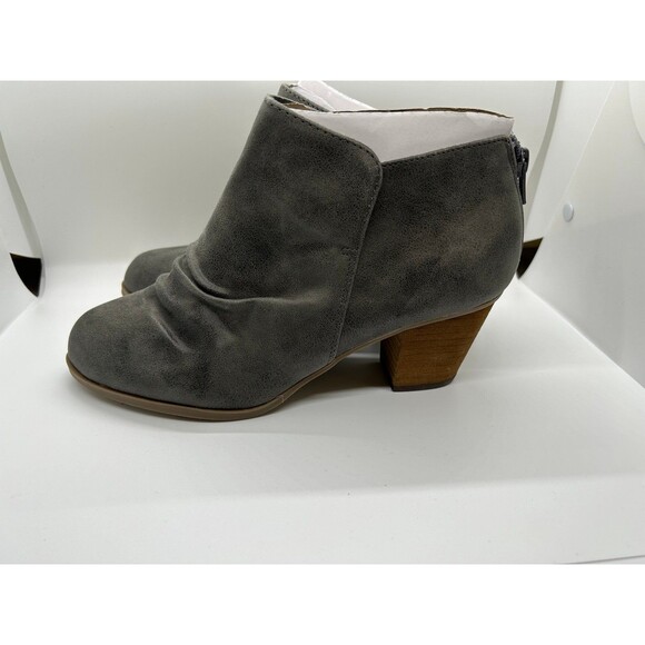 Brand new 8 wide Grey bootie - Picture 2 of 5